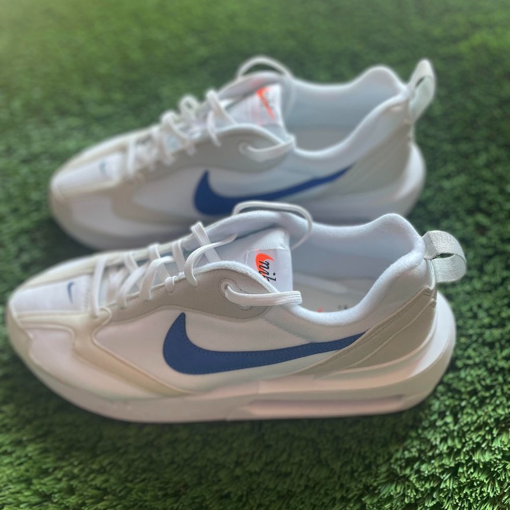 Air Max Dawn (Men’s Size 9.5, Woman’s Size 11) White/Game Royal-Light Blue